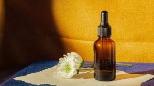 Hair Oil vs. Hair Serum: Which is Best for Your Hair Type & Concerns?