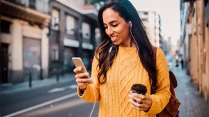 What Your Phone Grip Reveals About Your Personality: A New Quiz Claims to Decode Your Character