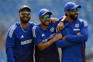 Sunil Gavaskar Urges India to Unleash Kuldeep Yadav in Second Test Against England; Questions Bumrah's Fitness and Middle Order Stability