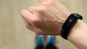 Fitness Trackers: Heart Health Boost or Hidden Health Risk? Weighing the Benefits and Unseen Dangers