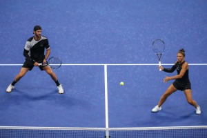US Open Day 2: Alcaraz's Bold Buzz Cut Steals Spotlight, Venus Inspires at 45, and Tennis Legends Kvitova, Garcia Retire