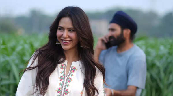 Sonam Bajwa's fresh-faced makeup look