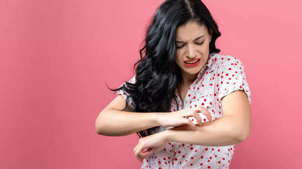 Identifying potentially cancerous moles through discomfort and bleeding