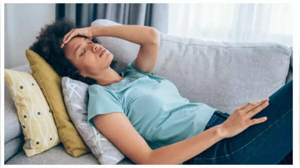 A person collapsing, indicating a cardiac arrest symptom